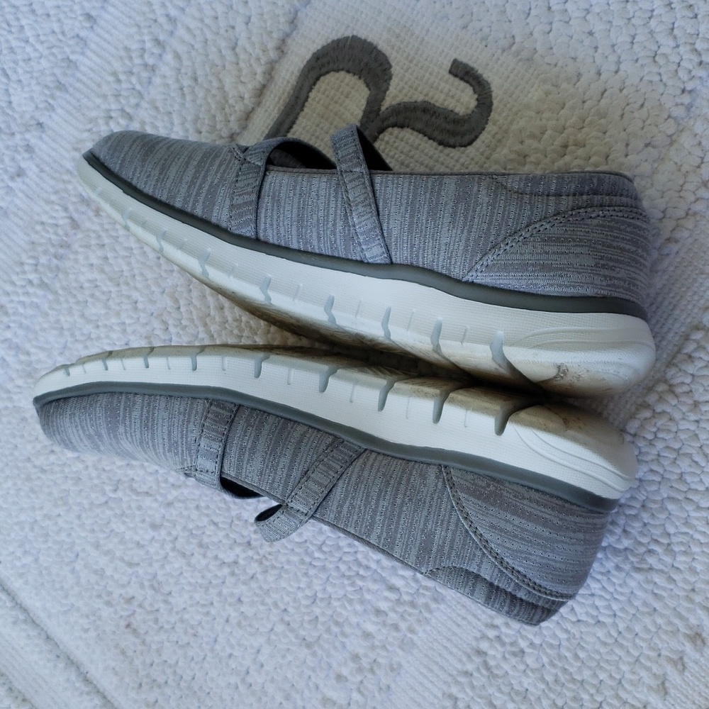 SKECHERS SLIP-ONS - Picture 9 of 10